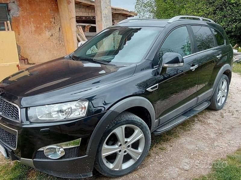 Nero Usata 2011 Chevrolet Captiva LTZ SUV | 6000 € (Cara) - Immagine 1/4
