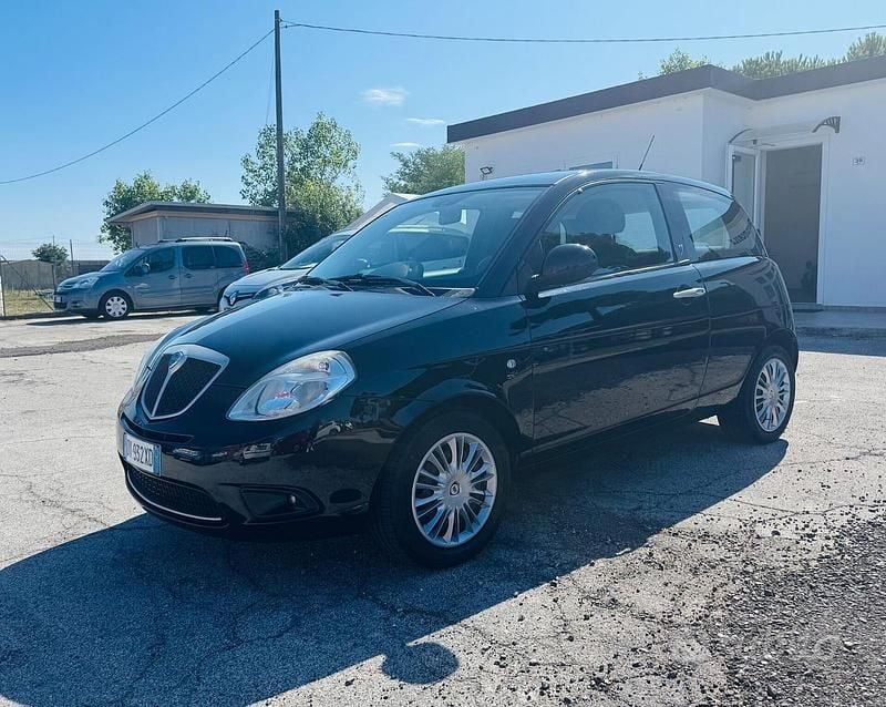 Usata Lancia Ypsilon 60 CV (44 kW) 2009 Nero Utilitaria