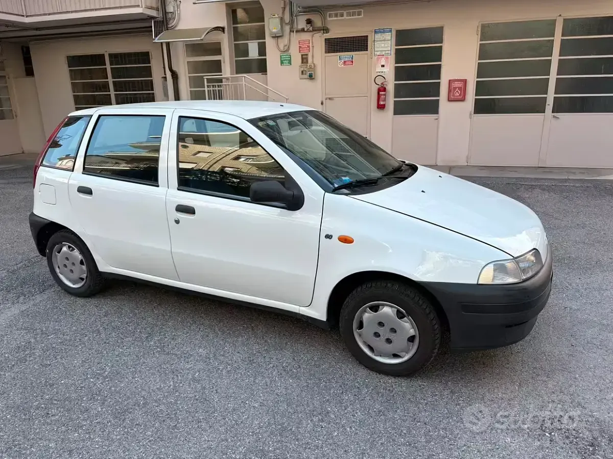 Usata Fiat Punto S 60 CV (44 kW) 1999 Bianco Utilitaria