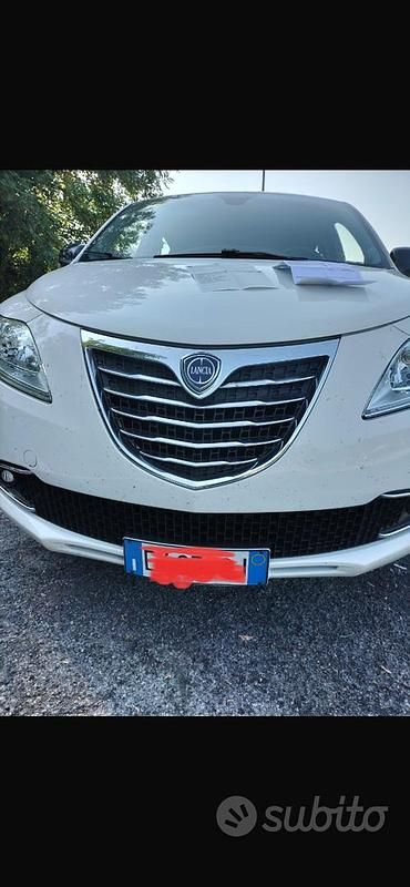 Usata Lancia Ypsilon 69 CV (50 kW) 2014 Bianco Utilitaria