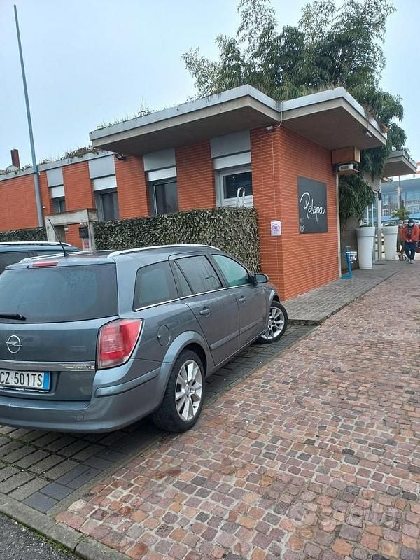 Usata Opel Astra 82 CV (60 kW) 2006 Grigio Station wagon