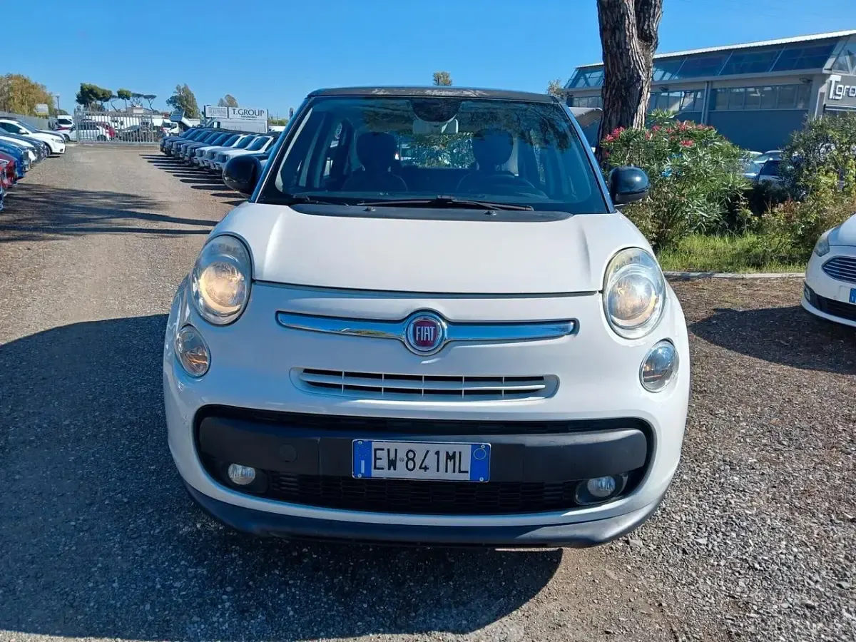 Begagnad Fiat 500L Lounge 85 HK (62 kW) 2014 Vit Minibuss