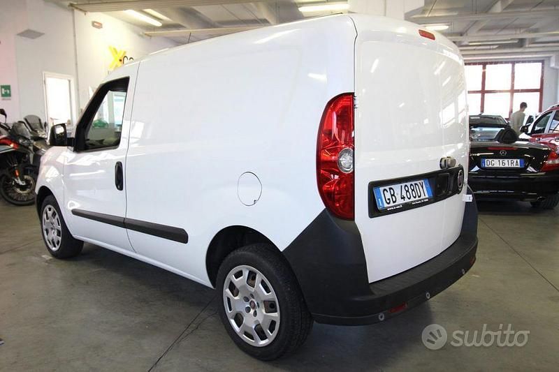 Usata Fiat Doblò Lounge 120 CV (88 kW) 2020 Bianco Monovolume
