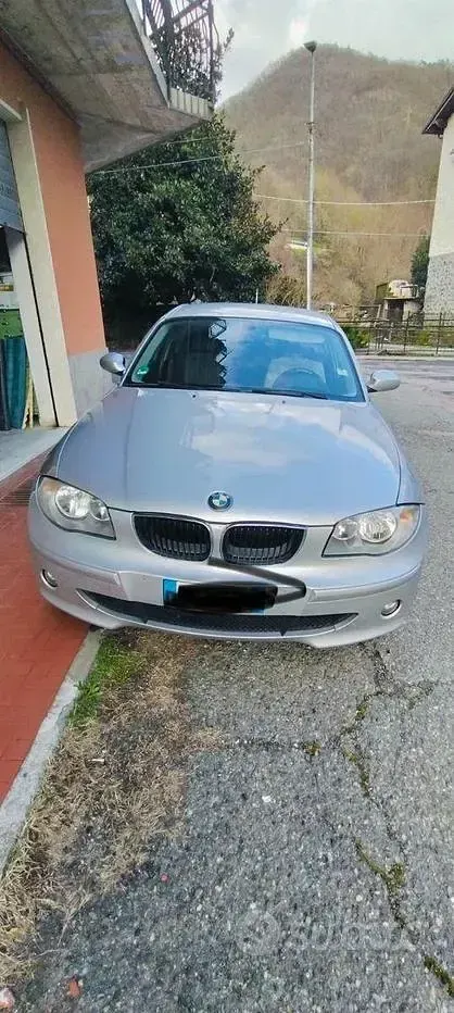 Usata BMW 118 122 CV (89 kW) 2006 Grigio Utilitaria