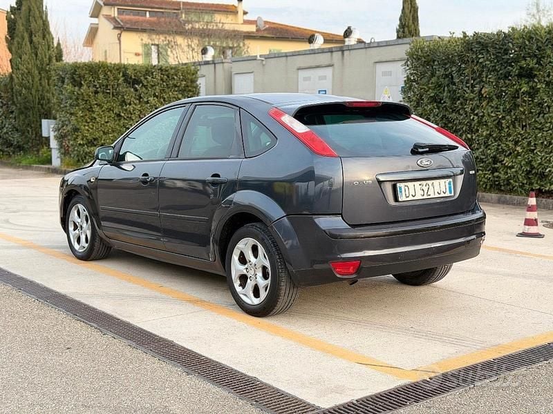 Usata Ford Focus 135 CV (99 kW) 2007 Nero Berlina