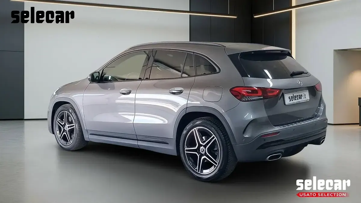 Usata Mercedes GLA200 Premium 150 CV (110 kW) 2022 Grigio metallizzato scuro SUV