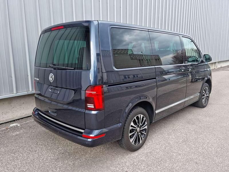 Usata VW Multivan Generation Six 150 CV (110 kW) 2021 Blu/azzurro Furgone