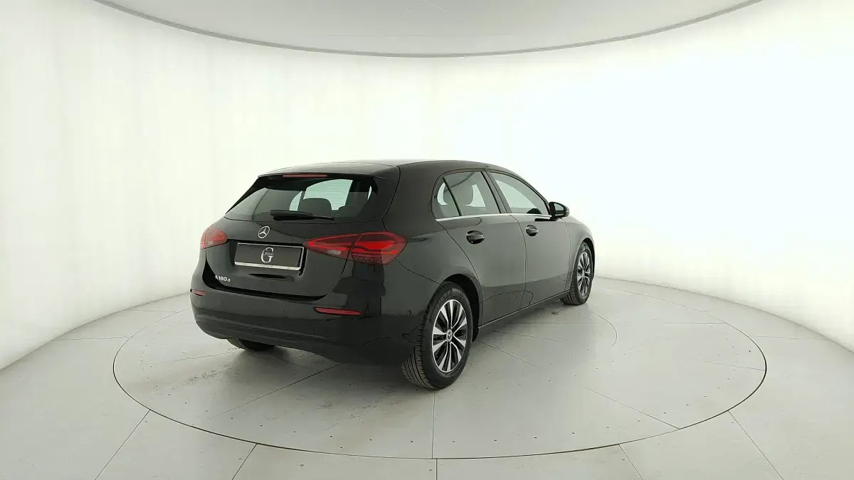Usado Mercedes A180 Advanced 116 CV (85 kW) 2025 Negro Berlina