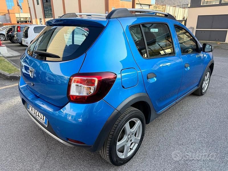 Usata Dacia Sandero Stepway 90 CV (66 kW) 2015 Blu Berlina