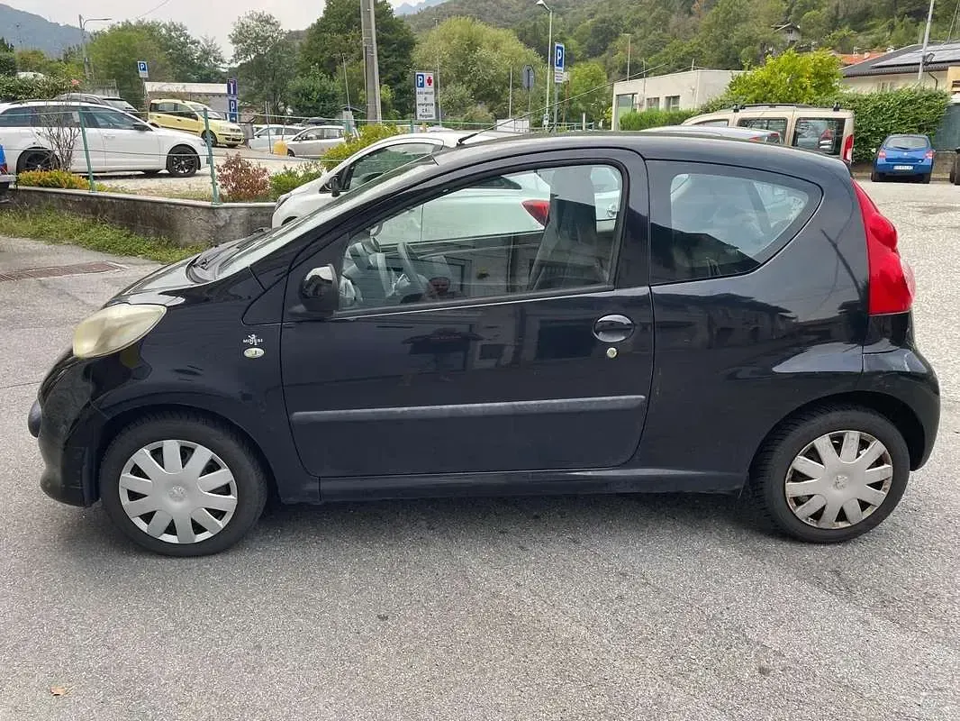 Usata Peugeot 107 77 CV (56 kW) 2006 Utilitaria
