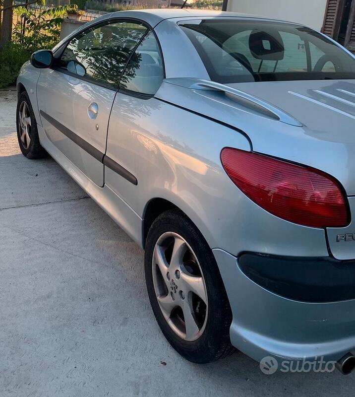 Usato 2001 Peugeot 206 CC Benzin (1.500 €)