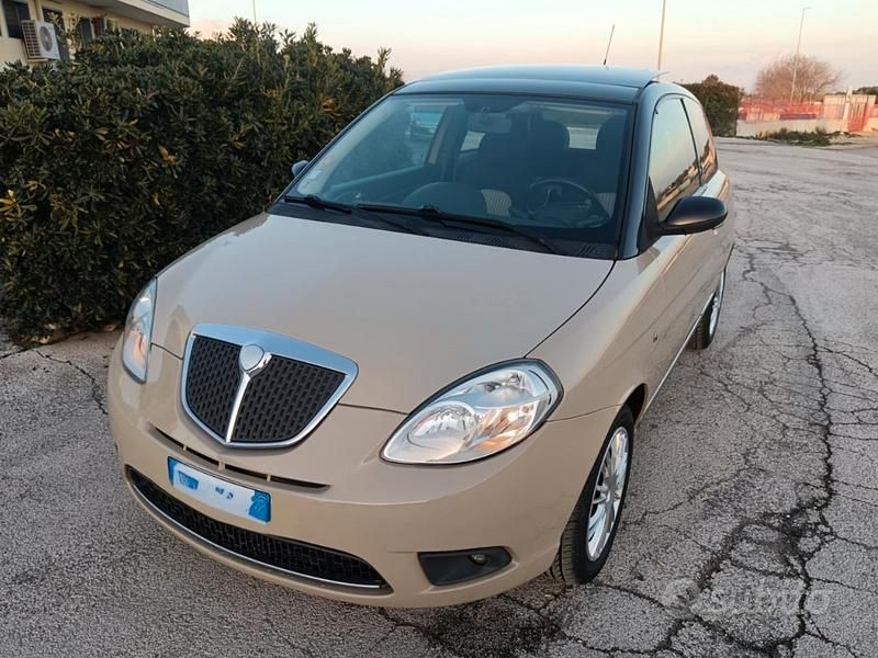 Usata Lancia Ypsilon 75 CV (55 kW) 2007 Marrone Utilitaria