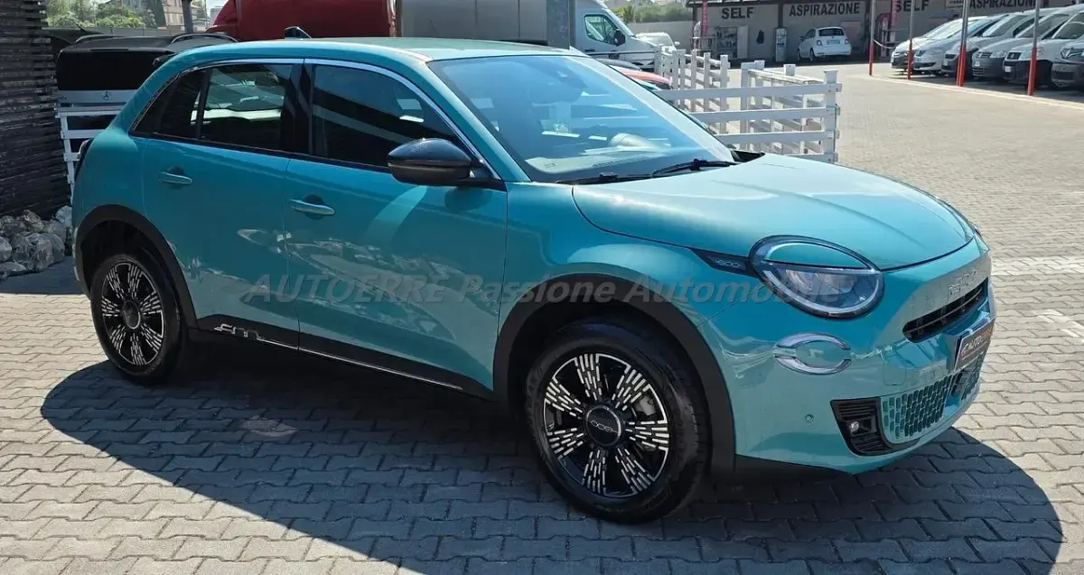 Usata Fiat 600 La Prima 145 CV (106 kW) 2025 Blu SUV