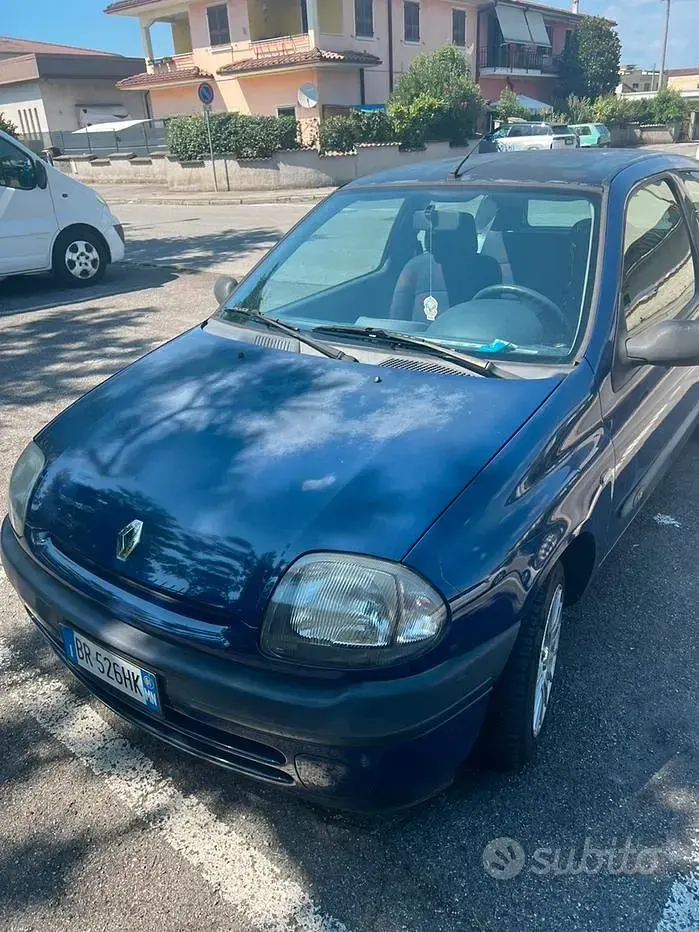 Usata Renault Clio 58 CV (42 kW) 2001 Bluazzurro Berlina
