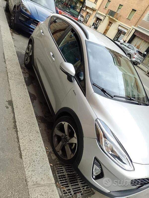 Grigio Usata 2018 Ford Fiesta Due volumi | 9500 € (Super prezzo) - Immagine 1/4