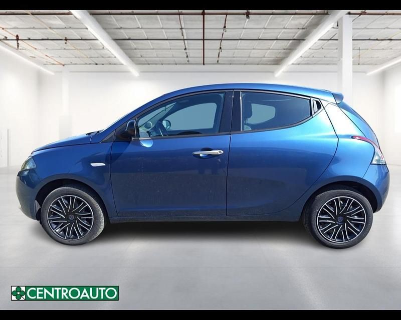 Usata Lancia Ypsilon Gold 69 CV (50 kW) 2024 Blu Utilitaria