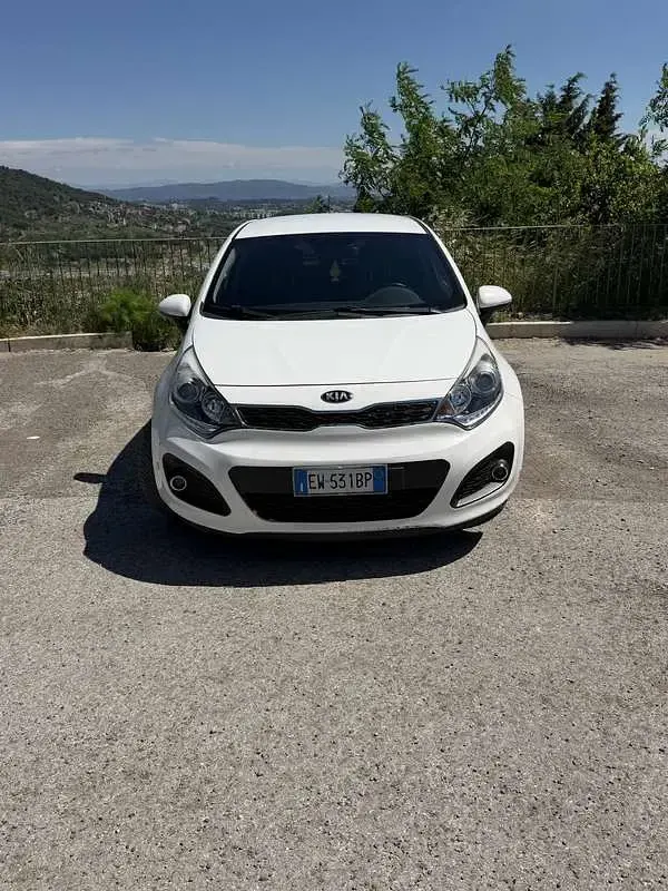Usata Kia Rio 75 CV (55 kW) 2014 Berlina