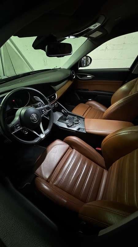 Usata Alfa Romeo Giulia Veloce 211 CV (155 kW) 2017 Blu/azzurro Berlina