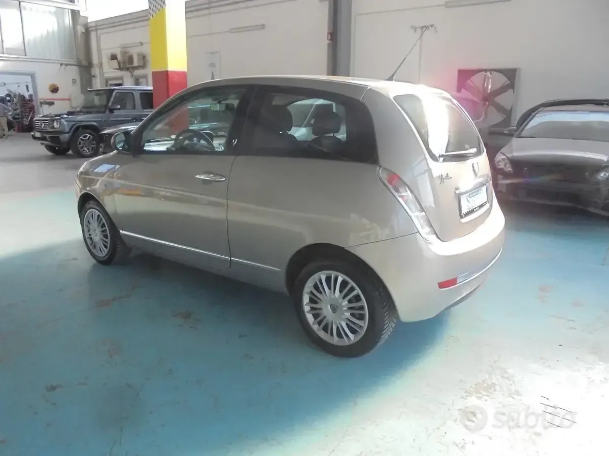 Usata Lancia Ypsilon 60 CV (44 kW) 2010 Giallo Utilitaria