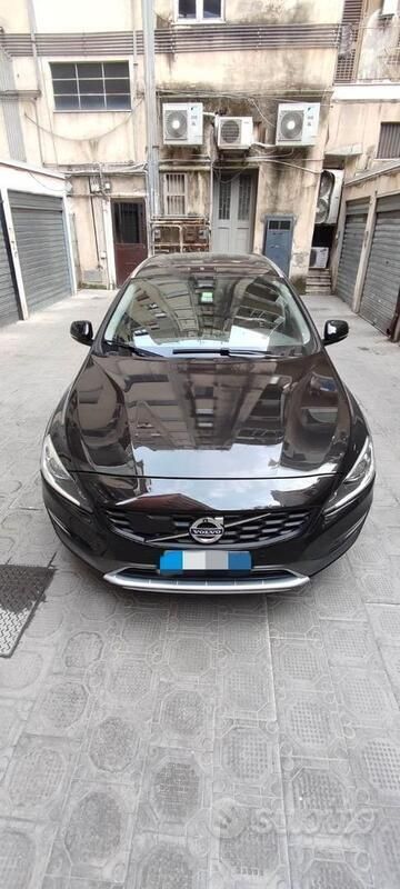 Nero Usata 2016 Volvo V60 CC Station wagon | 16.000 € (Buon prezzo) - Immagine 1/4