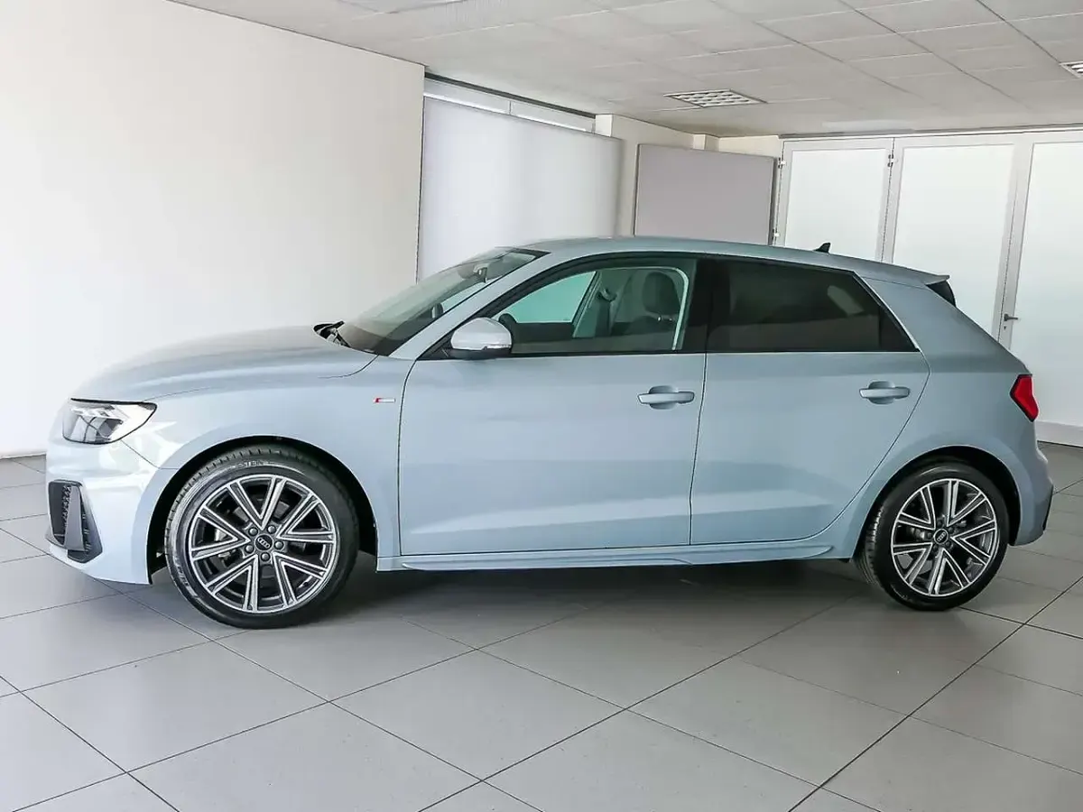 Usata Audi A1 Sportback Design 110 CV (80 kW) 2023 Grigio chiaro Utilitaria