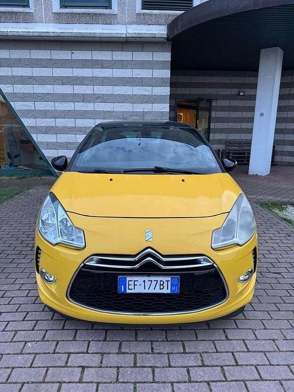 Giallo Usata 2011 Citroën DS3 Chic Tre volumi | 2900 € (Super prezzo) - Immagine 1/4