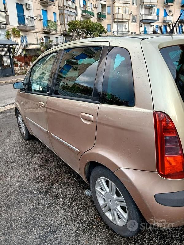 Usata Lancia Musa 90 CV (66 kW) 2007 Marrone Monovolume