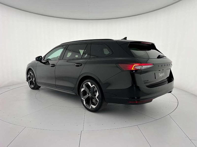 Nuova Skoda Superb SportLine 150 CV (110 kW) 2026 Nero ebano metallizzato Station wagon