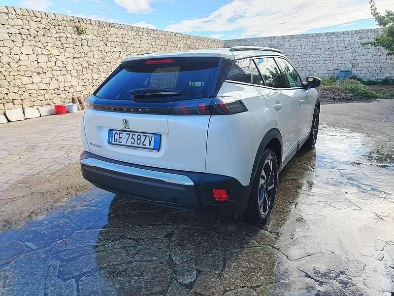 Usata Peugeot 2008 Allure 100 kW (136 CV) 2021 Bianco SUV