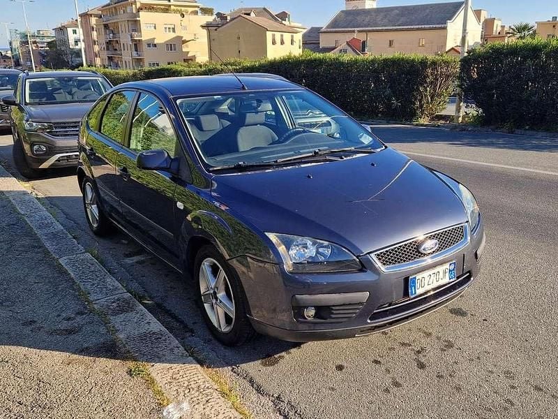 Usado Ford Focus 90 HP (66 kW) 2006 Azul Sedan