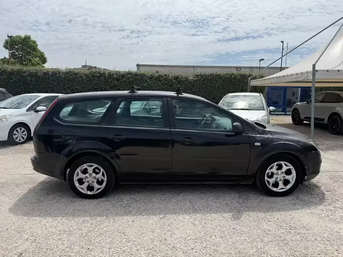 Usata Ford Focus S 90 CV (66 kW) 2006 Nero Station wagon