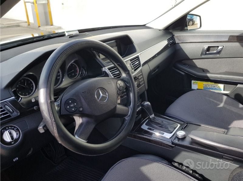 Usata Mercedes E220 170 CV (125 kW) 2009 Nero Berlina