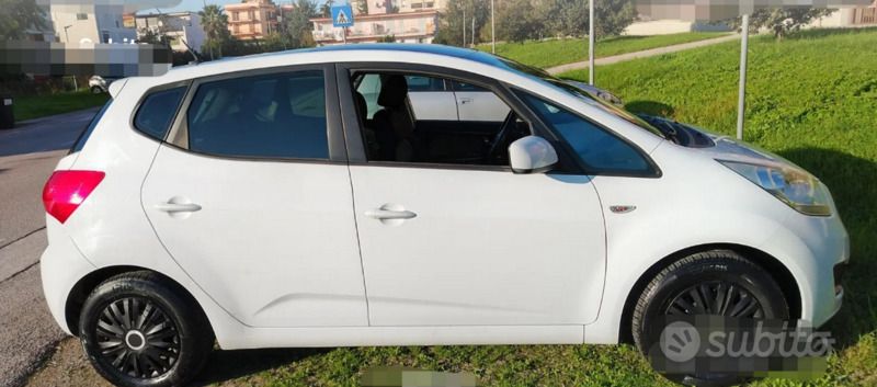 Bianco Usata 2014 Kia Venga Due volumi | 5000 € (Buon prezzo) - Immagine 1/4