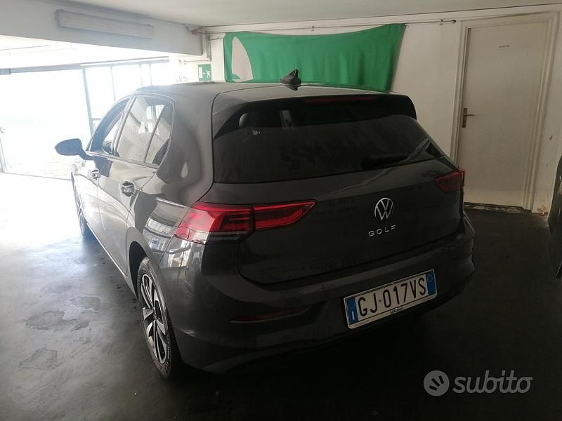 Usata VW Golf VII Life 115 CV (84 kW) 2021 Grigio Utilitaria