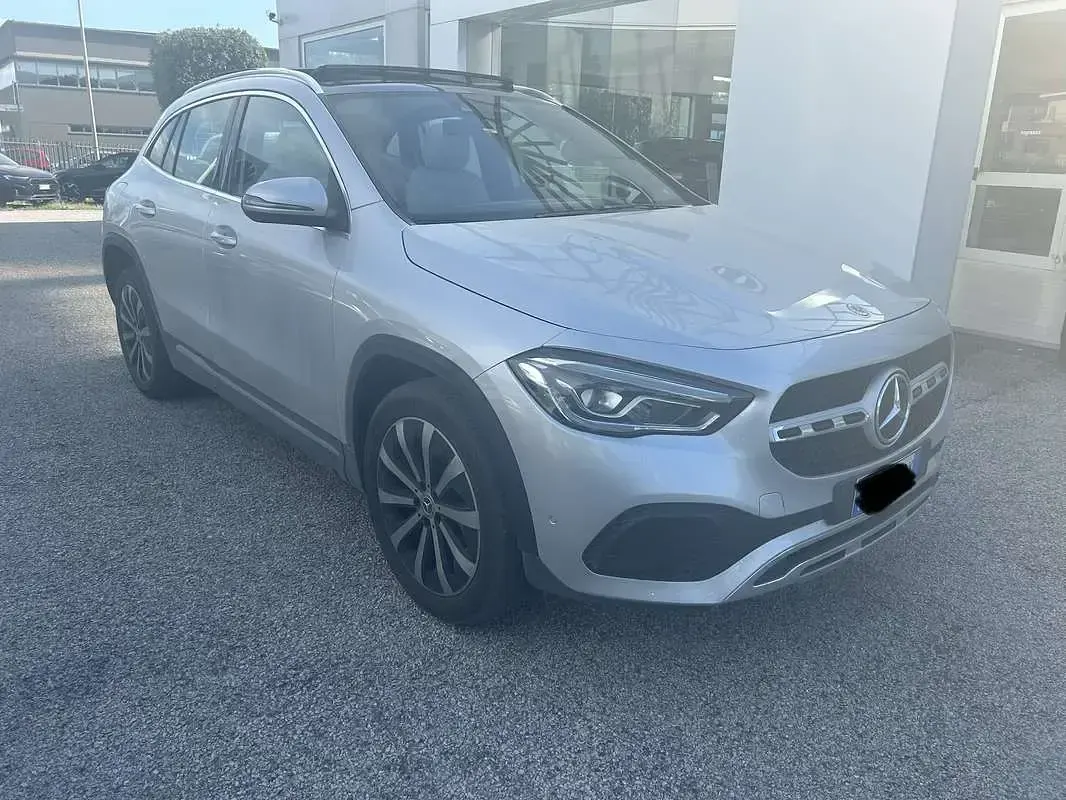 Usata Mercedes GLA250 160 CV (117 kW) 2021 Argento SUV