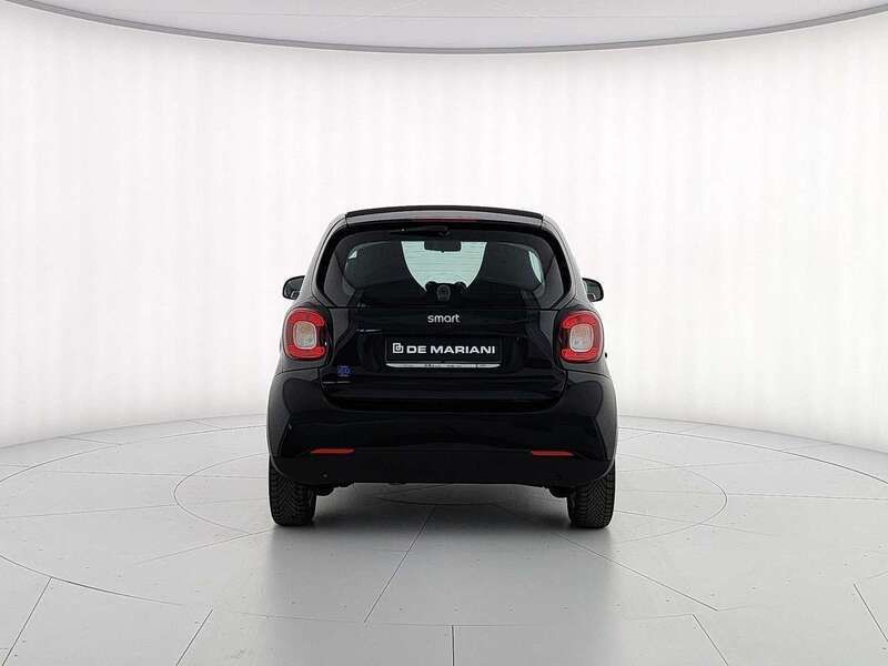 Usata Smart ForTwo Electric Drive Pure 41 kW (56 CV) 2021 Nero Utilitaria