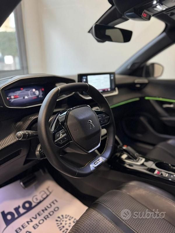 Usata Peugeot 2008 GT 130 CV (95 kW) 2021 Grigio SUV