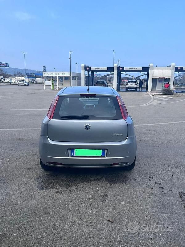 Usata Fiat Grande Punto 75 CV (55 kW) 2006 Grigio Utilitaria