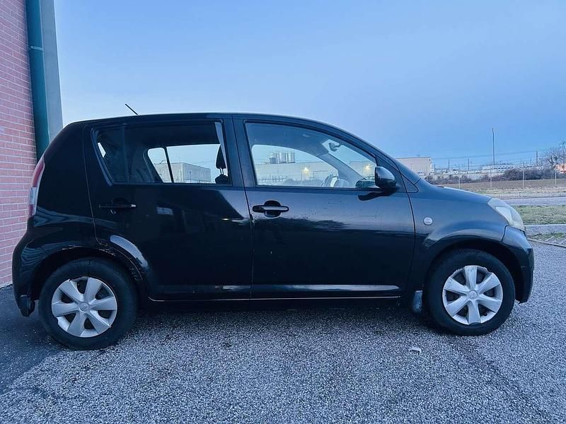 Usata Daihatsu Sirion TAKA 87 CV (63 kW) 2008 Nero Utilitaria