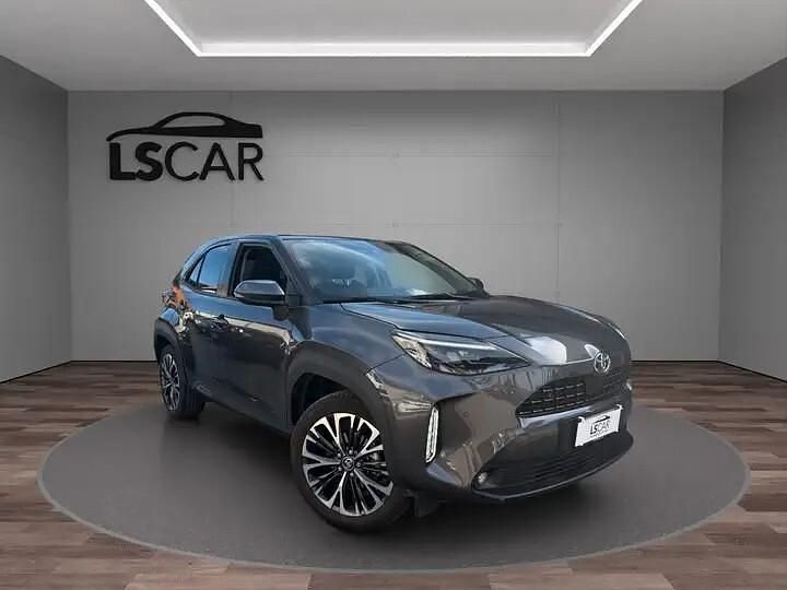 Usata Toyota Yaris Cross Lounge 116 CV (85 kW) 2022 Grigio SUV