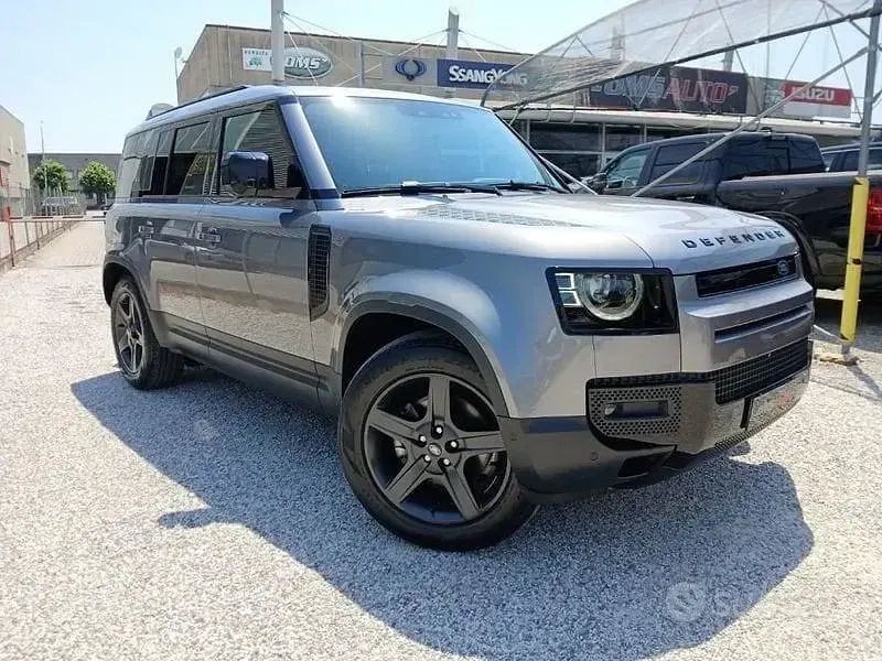 Usata Land Rover Defender SE 200 CV (147 kW) 2024 Grigio SUV