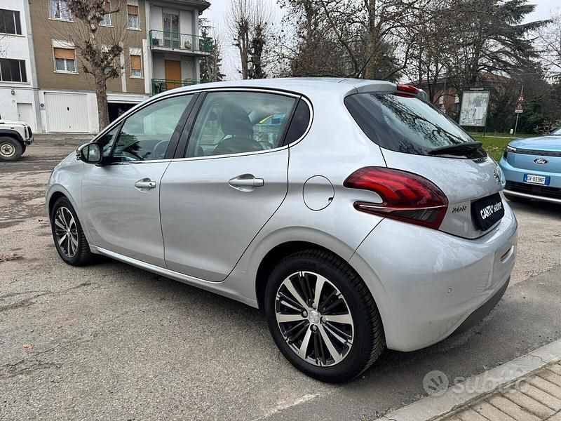 Usata Peugeot 208 Allure 100 CV (73 kW) 2016 Grigio Utilitaria