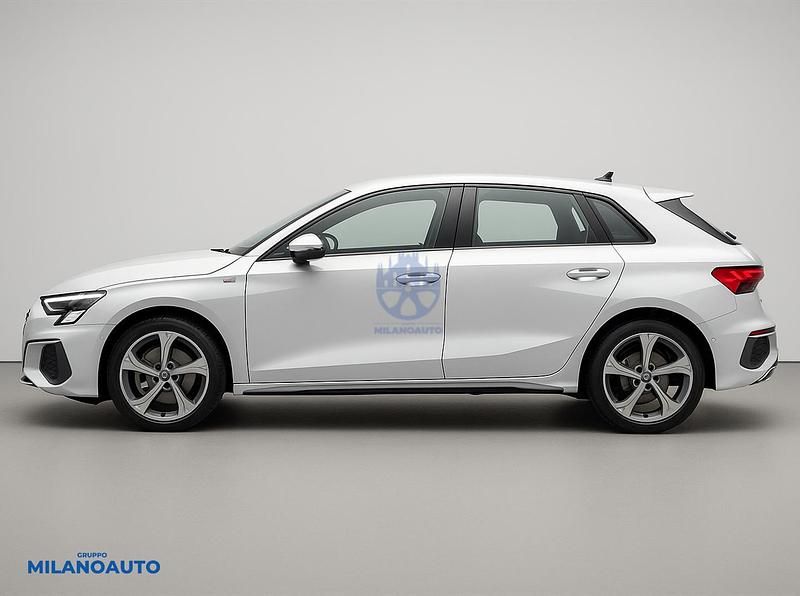 Begagnad Audi A3 Sportback S-Line 150 HK (110 kW) 2023 Vit Halvkombi