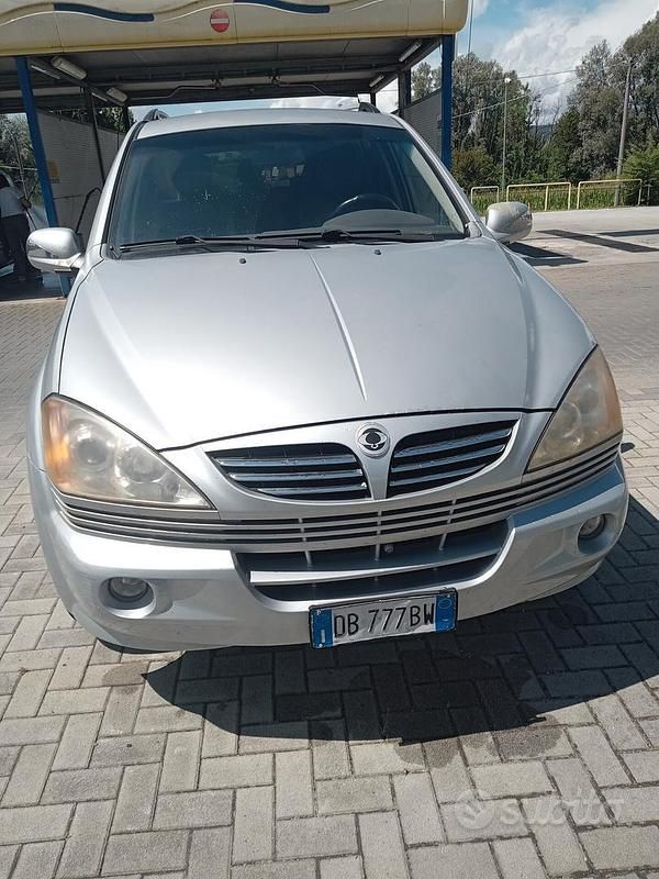 Usata SsangYong Kyron 141 CV (103 kW) 2006 Argento SUV