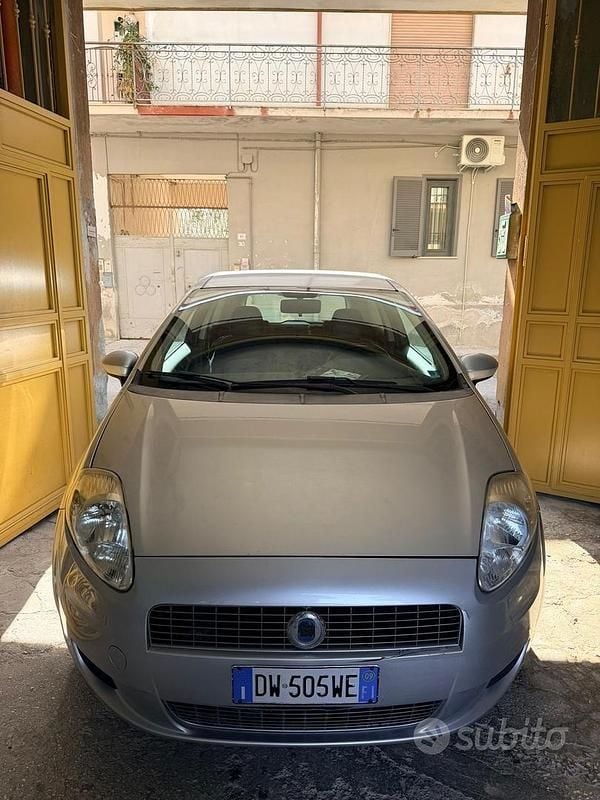 Usata Fiat Grande Punto 65 CV (47 kW) 2009 Grigio Utilitaria