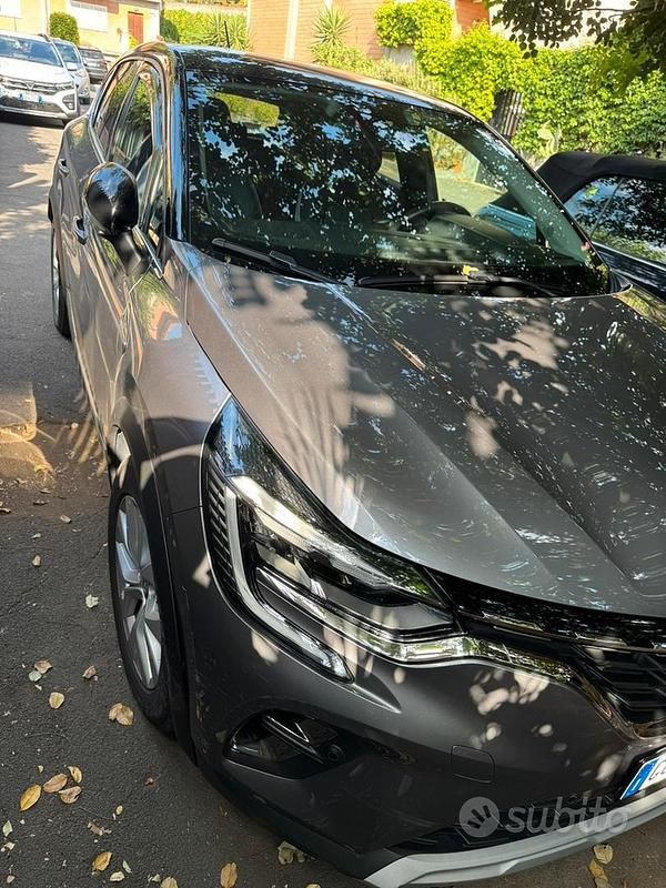 Grigio Usata 2021 Renault Captur SUV | 14.000 € (Buon prezzo) - Immagine 1/4