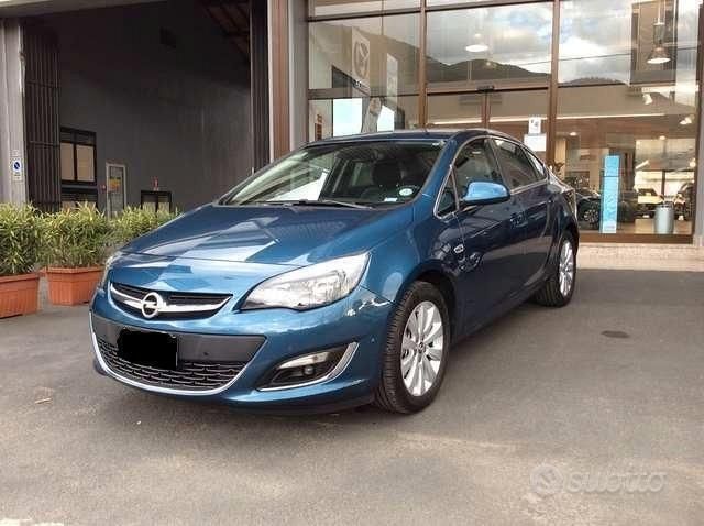 Blu/azzurro Usata 2015 Opel Astra Cosmo Tre volumi | 9590 € (Buon prezzo) - Immagine 1/4