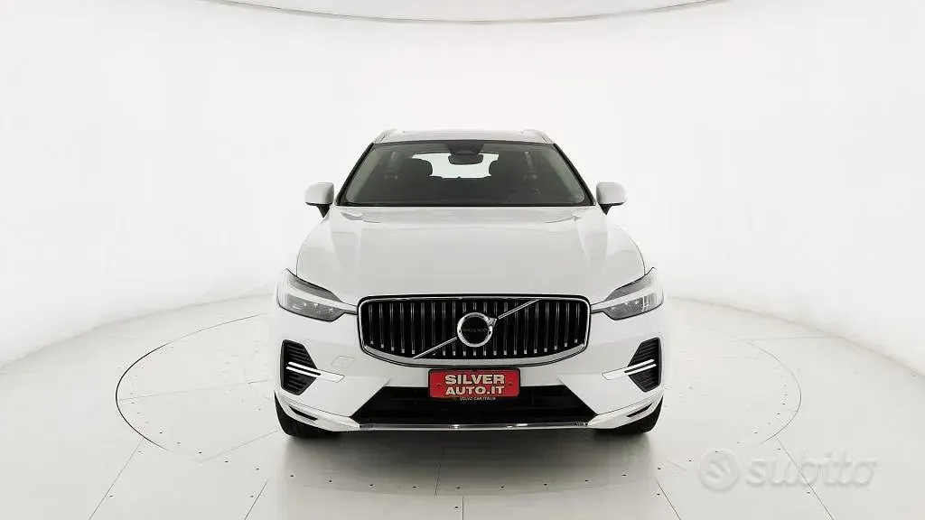 Usata Volvo XC60 Core 253 CV (186 kW) 2022 Bianco perlato SUV