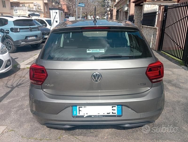 Usata VW Polo Comfortline 75 CV (55 kW) 2018 Grigio Utilitaria