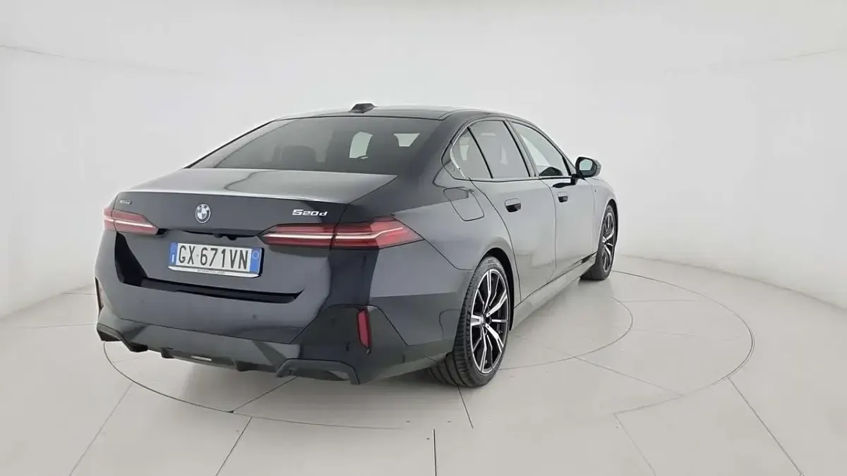Nuova BMW 520 M Sport 197 CV (144 kW) 2025 Blu/azzurro Berlina